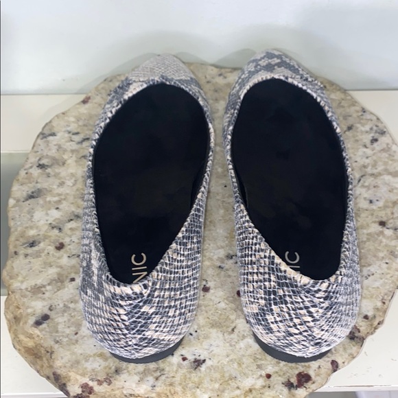 Vionic Caballo Natural Leather Snake Skin Slip
On Pointed Toe Ballet Flats Sz 8 - Picture 9 of 16
